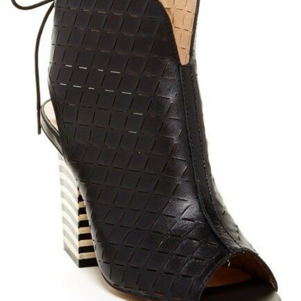 ~House of Harlow black heels ~ - Picture 5 of 5